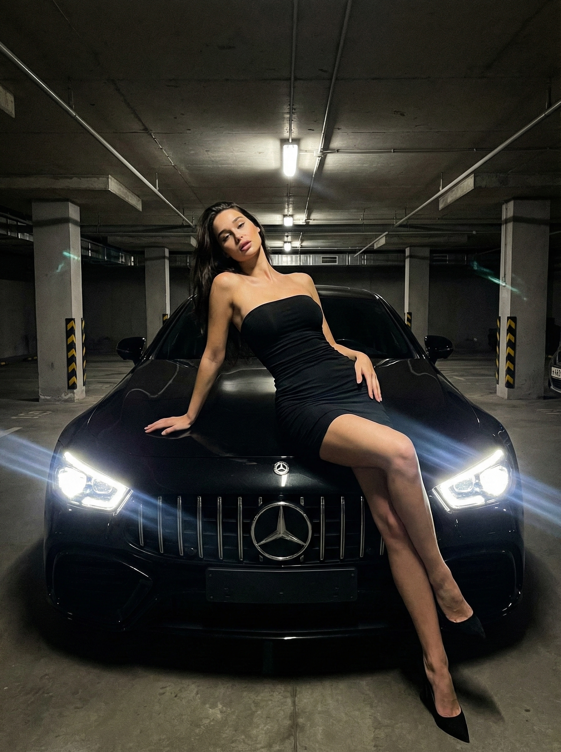 На капоте автомобиля 