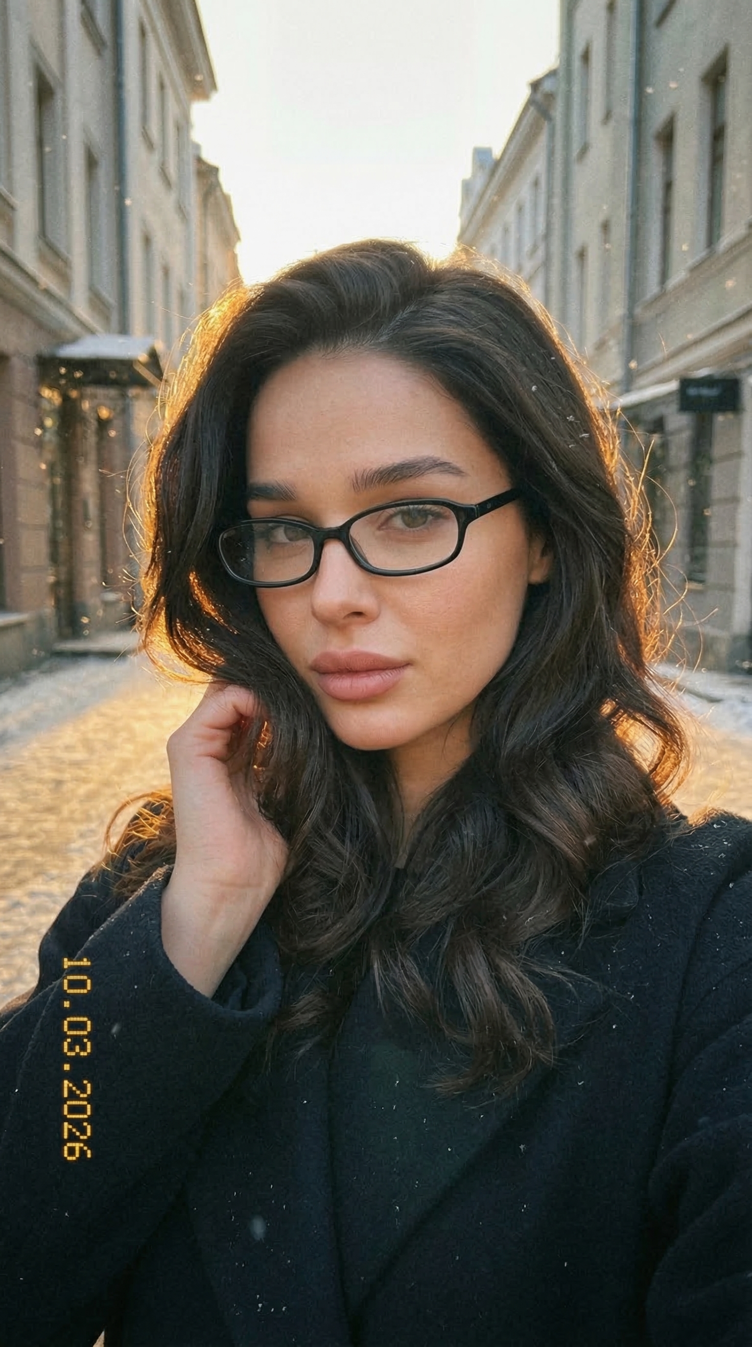 На закате в очках 